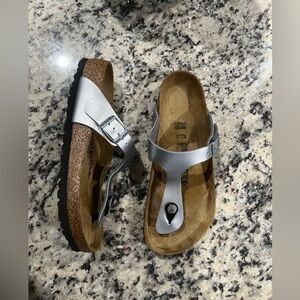 Birkenstock Gizeh silver Sandals. New. Size